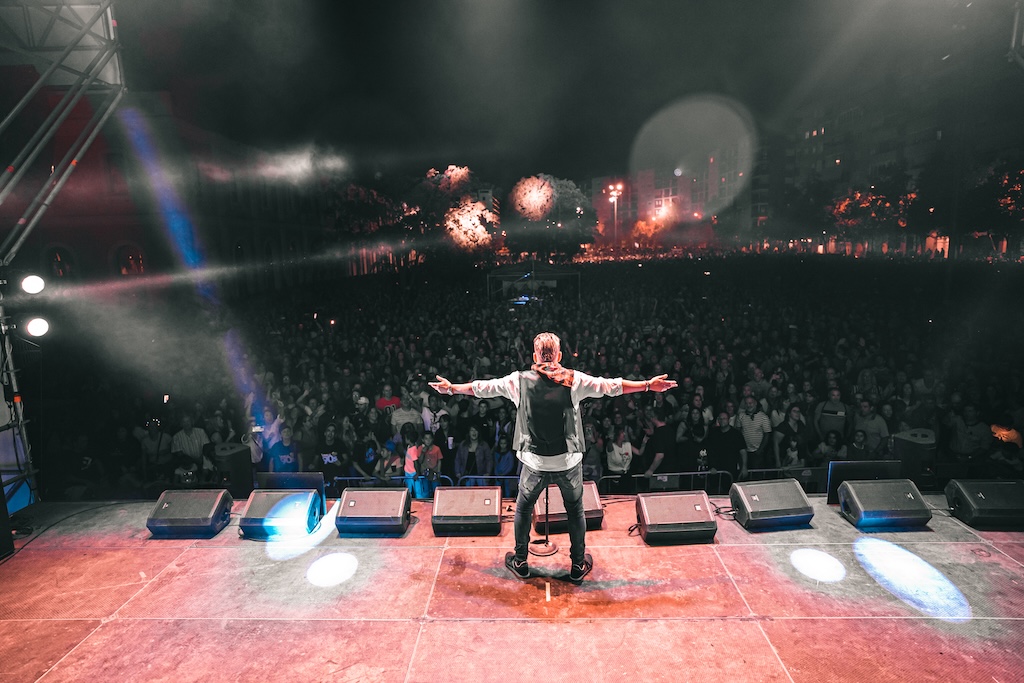 Deep Delay Management