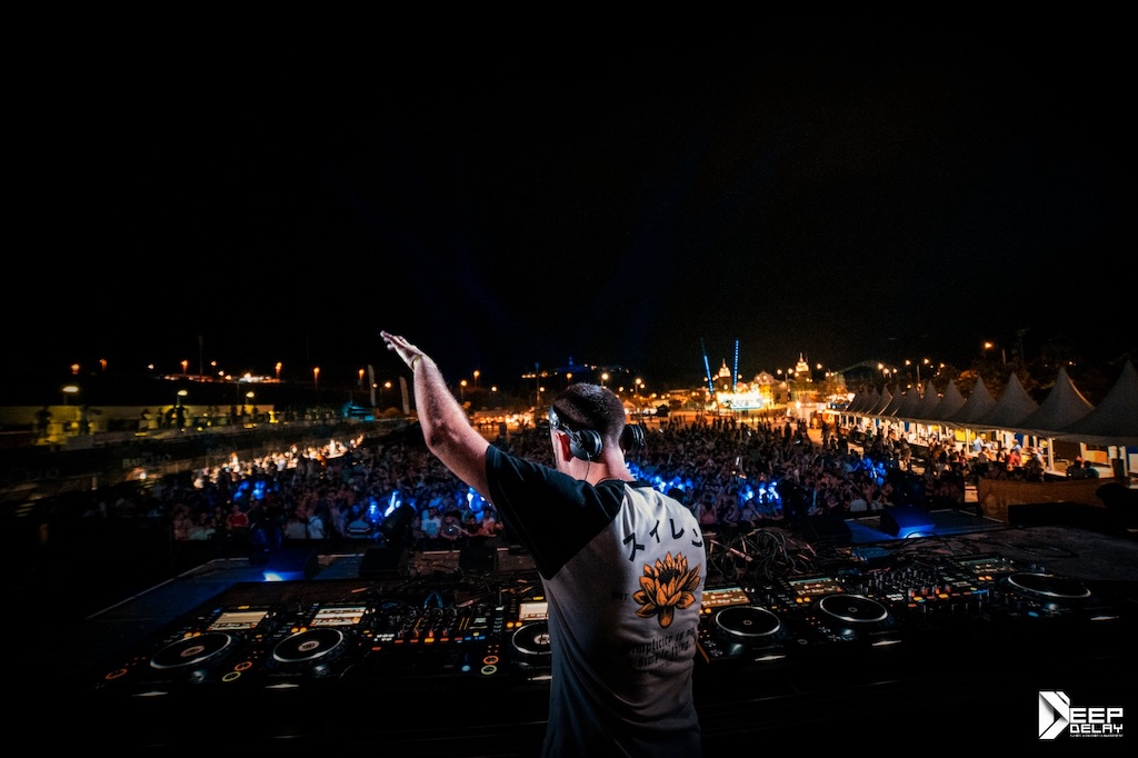 Deep Delay Management