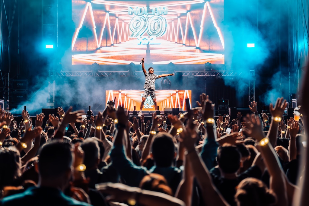 Deep Delay Management