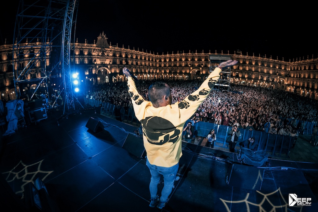 Deep Delay Management