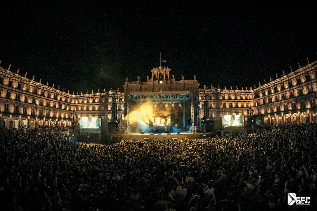 Deep Delay Management